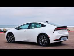 prius-white-2025-big-1